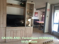 SAUERLAND FERIENPARK : Ferienhaus HENNESEE-  Wohnwand-Kche